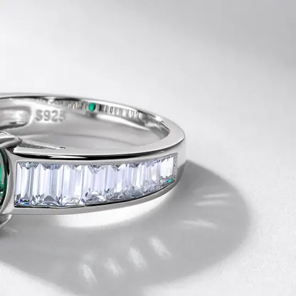 New S925 Silver Ring 5a Zircon 8 * 10 Ins Fine Versatile Oval Pigeon Costume Jewelry Emerald Ring Female