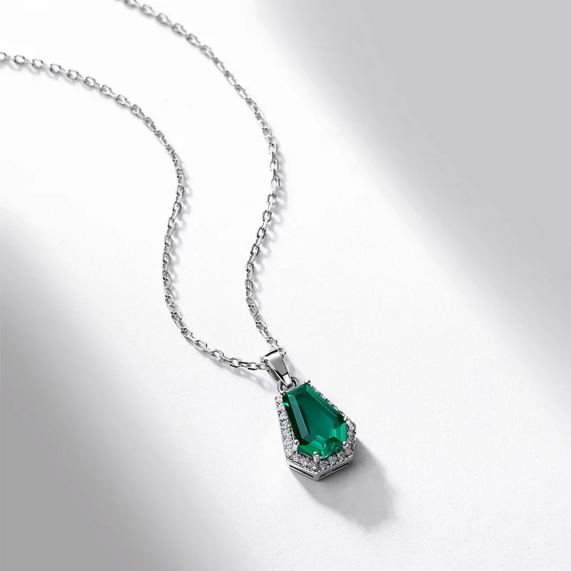 Trendy Lab Grown Emerald Necklace for Women 925 Sterling Silver Niche Design Luxurious Clavicle Chain