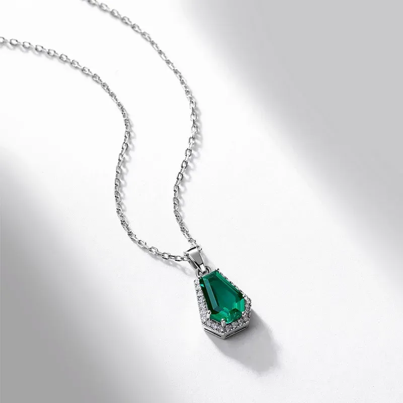 Trendy Lab Grown Emerald Necklace for Women 925 Sterling Silver Niche Design Luxurious Clavicle Chain