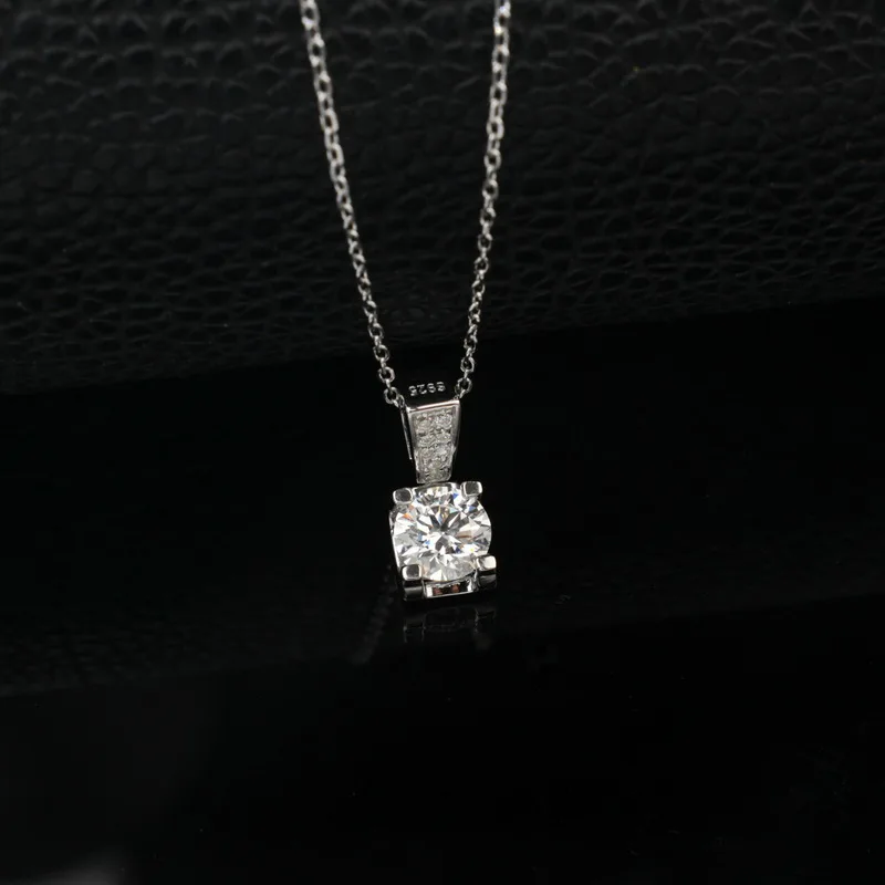 JewelyKing S925 Sterling Silver 1CT Lab Grown Diamond Bull Head Necklace Elegant Hourglass Design Four Prong Clavicle Chain JKNS0014