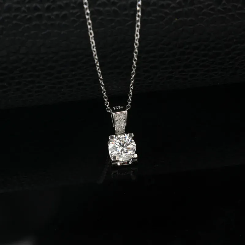 JewelyKing S925 Sterling Silver 1CT Lab Grown Diamond Bull Head Necklace Elegant Hourglass Design Four Prong Clavicle Chain JKNS0014
