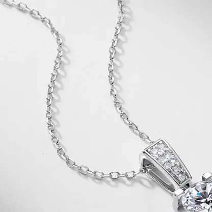 JewelyKing S925 Sterling Silver 1CT Lab Grown Diamond Bull Head Necklace Elegant Hourglass Design Four Prong Clavicle Chain JKNS0014