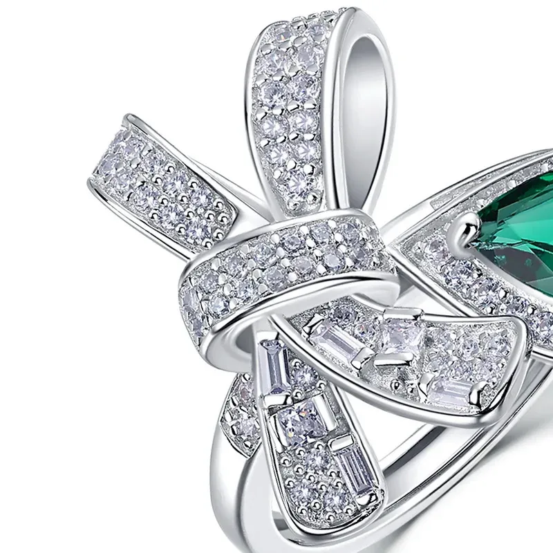 Fashion Design Luxury Artificial Cultured Emerald Inlaid White 5A Zircon Women's Ring