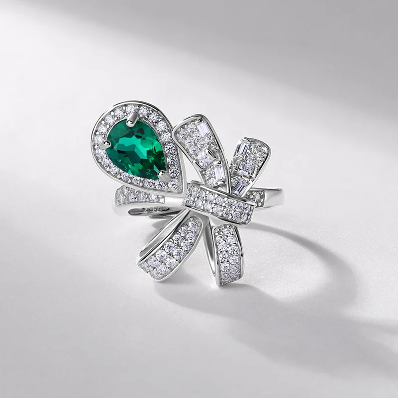 Fashion Design Luxury Artificial Cultured Emerald Inlaid White 5A Zircon Women's Ring