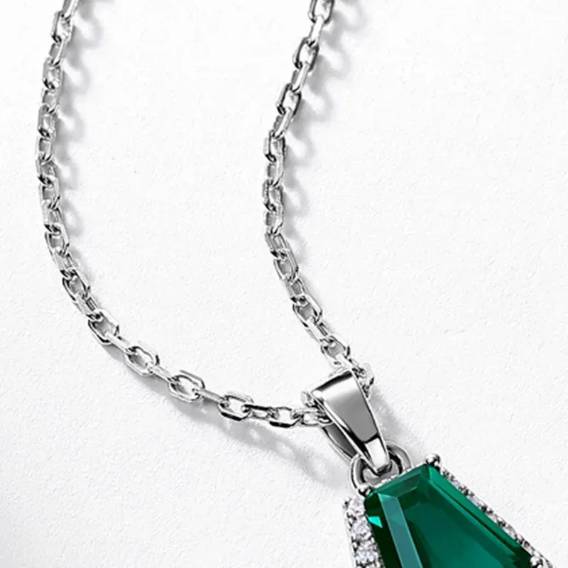 Trendy Lab Grown Emerald Necklace for Women 925 Sterling Silver Niche Design Luxurious Clavicle Chain