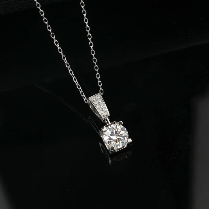 JewelyKing S925 Sterling Silver 1CT Lab Grown Diamond Bull Head Necklace Elegant Hourglass Design Four Prong Clavicle Chain JKNS0014