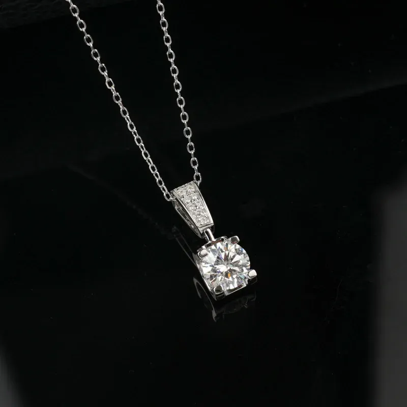JewelyKing S925 Sterling Silver 1CT Lab Grown Diamond Bull Head Necklace Elegant Hourglass Design Four Prong Clavicle Chain JKNS0014
