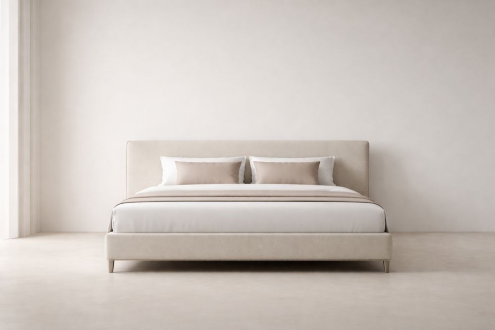 Lit double tapissé beige avec tête de lit en tissu polyester