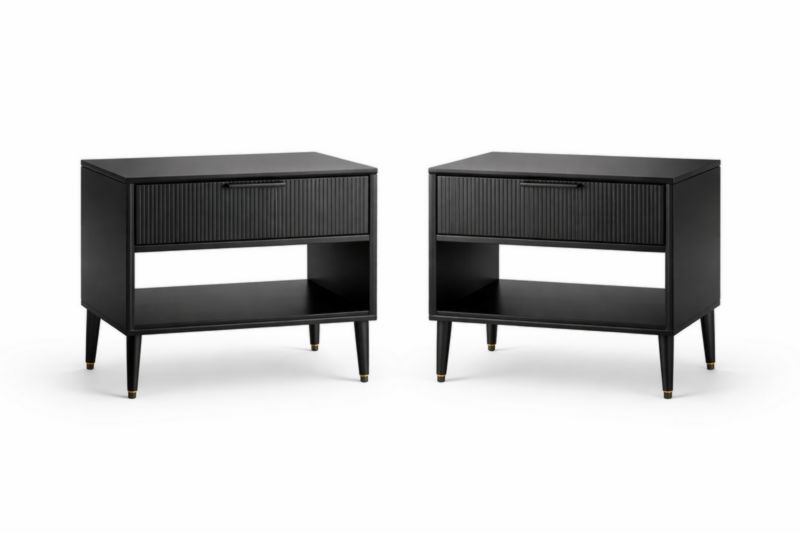 Ensemble de deux tables de chevet noires avec tiroir et étagère en bois