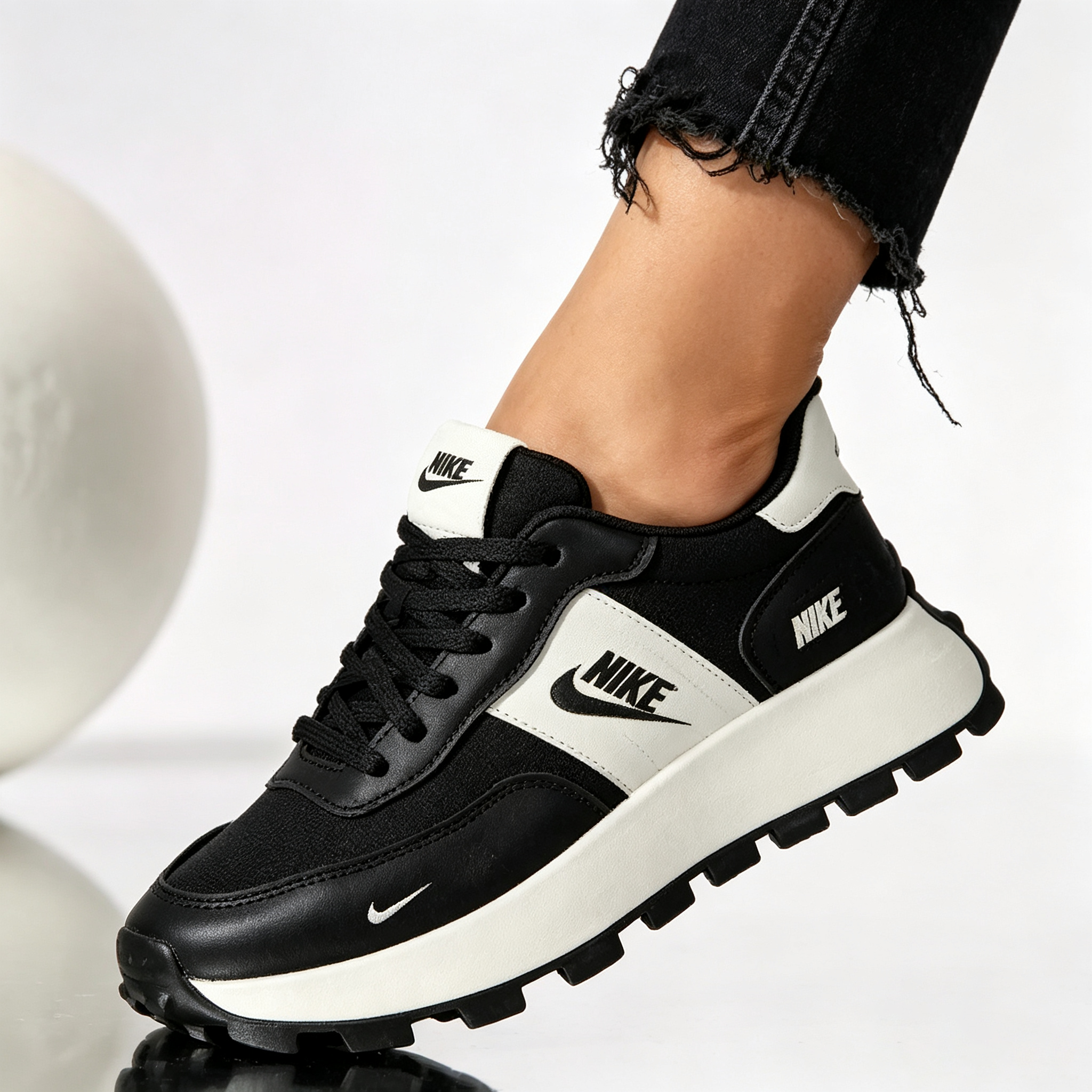 Adidas könnyű, platformtalpú utcai cipő
