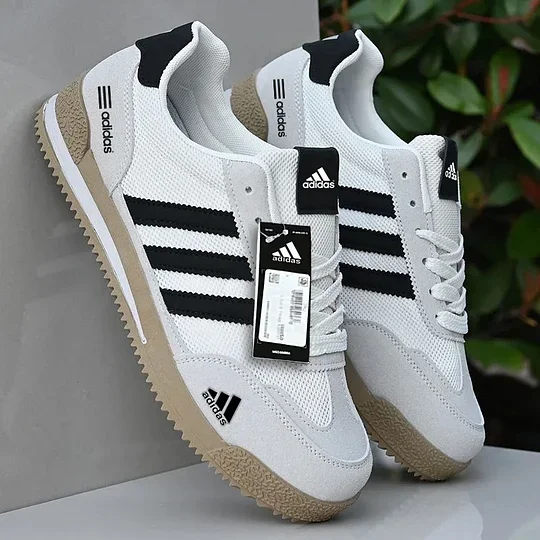 Adidas sportcipők – Könnyű, hétköznapi sportcipők, csúszásgátló talppal
