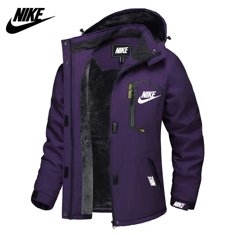 Nike® vízálló kabát, meleg és kényelmes, GORE-TEX® anyagból készült.