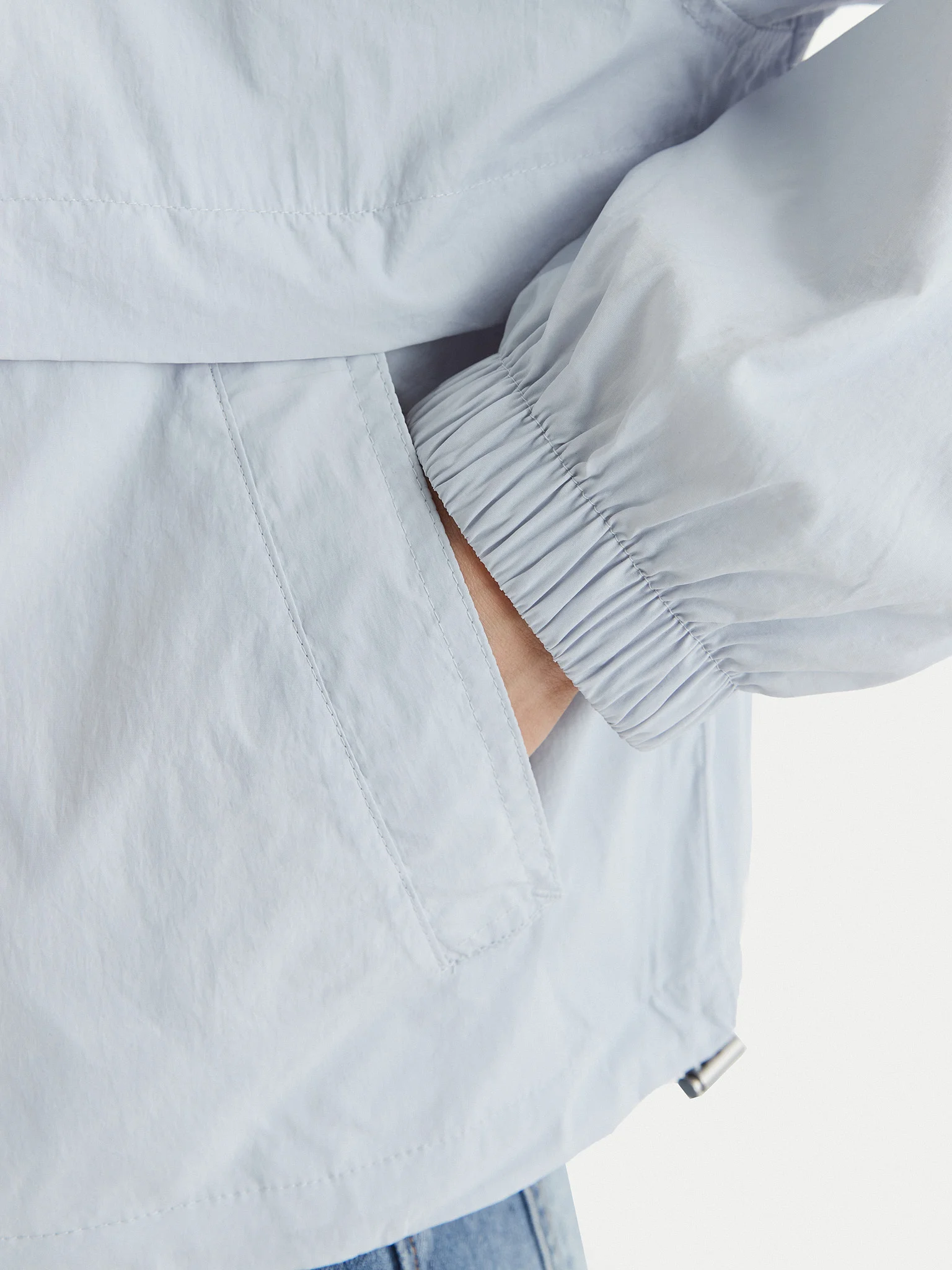 Calvin Klein Sötétfekete Kapucnis Kabát – Minőség és Stílus minden napra!