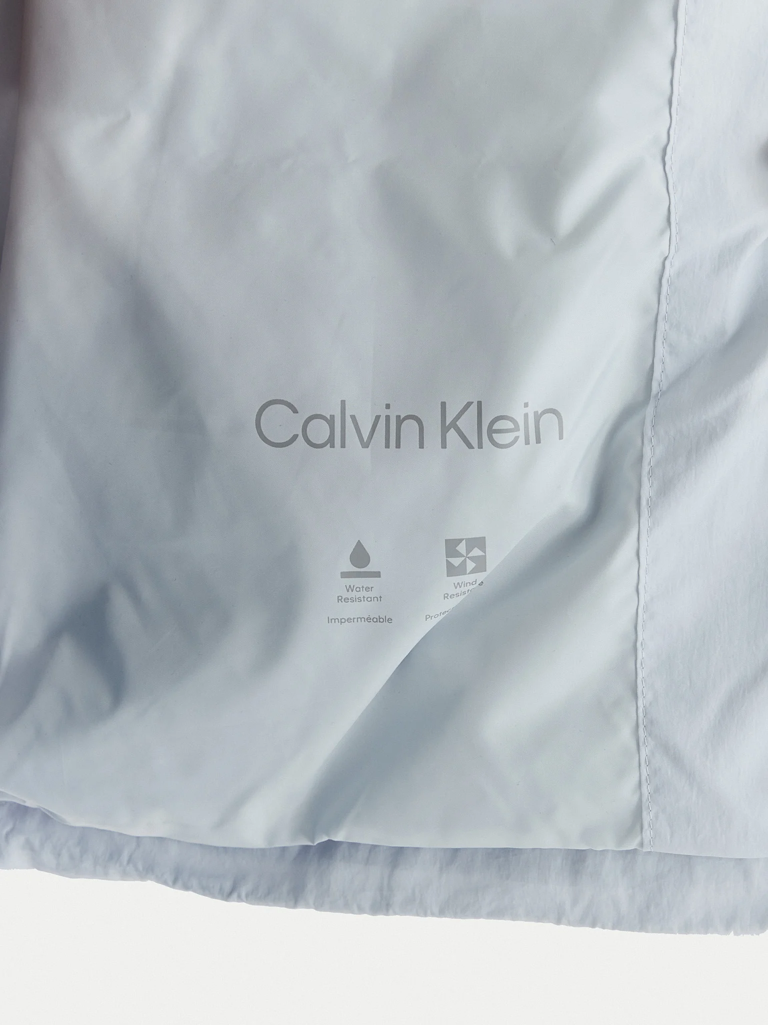 Calvin Klein Sötétfekete Kapucnis Kabát – Minőség és Stílus minden napra!