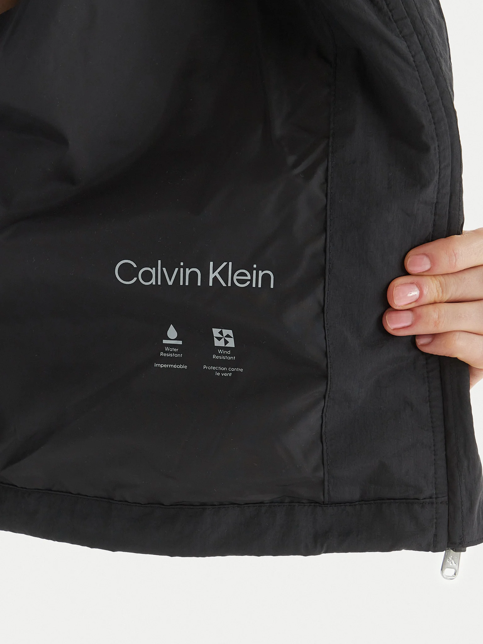 Calvin Klein Sötétfekete Kapucnis Kabát – Minőség és Stílus minden napra!