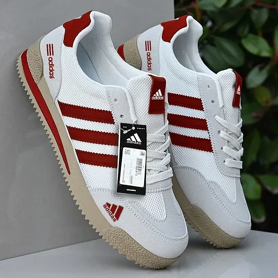 Adidas sportcipők – Könnyű, hétköznapi sportcipők, csúszásgátló talppal