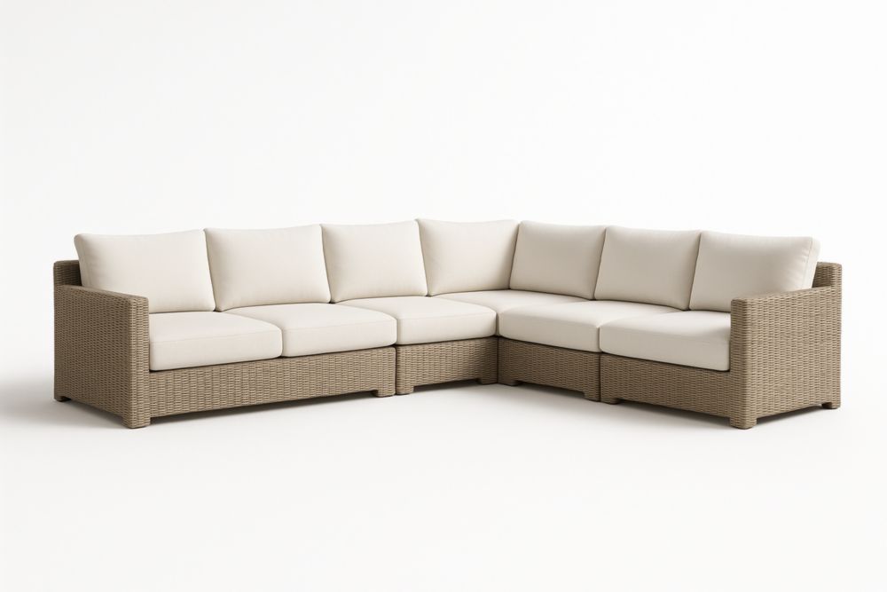 Divano ad angolo modulare in rattan sintetico con cuscini beige e crema