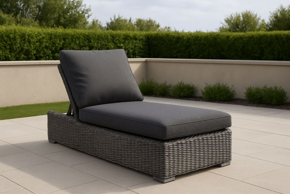Lettino da giardino prendisole in rattan e poliestere grigio scuro 200x70x35 cm