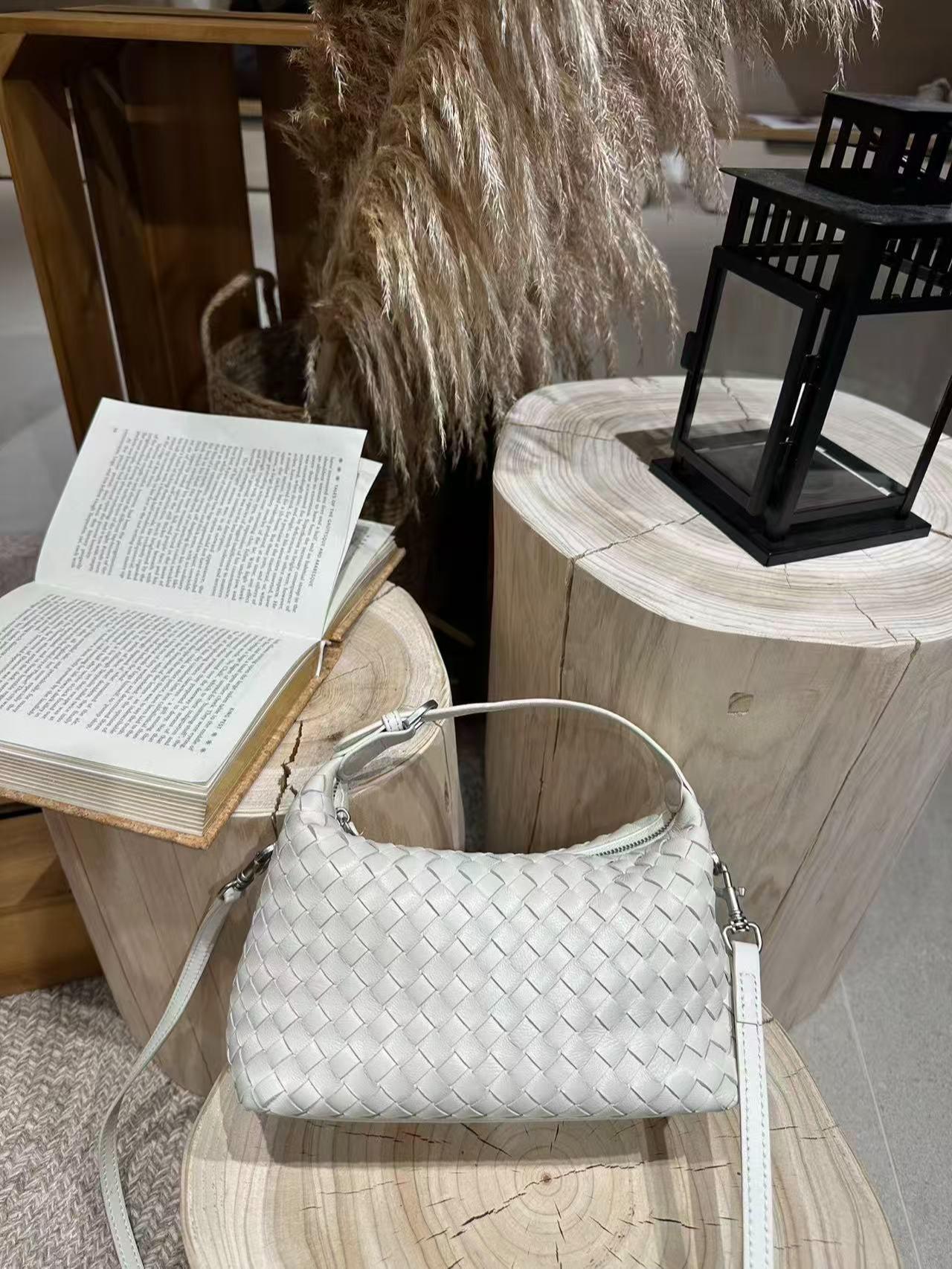 Fashion Woven Lambskin Handheld/Crossbody Bag for Women