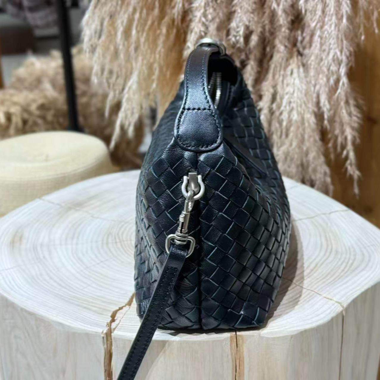 Fashion Woven Lambskin Handheld/Crossbody Bag for Women
