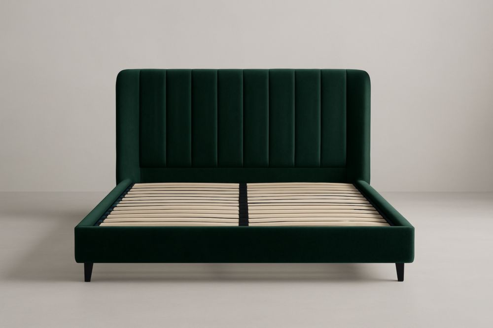 Letto matrimoniale in velluto verde con testiera imbottita e doghe in legno di faggio 200x160 cm