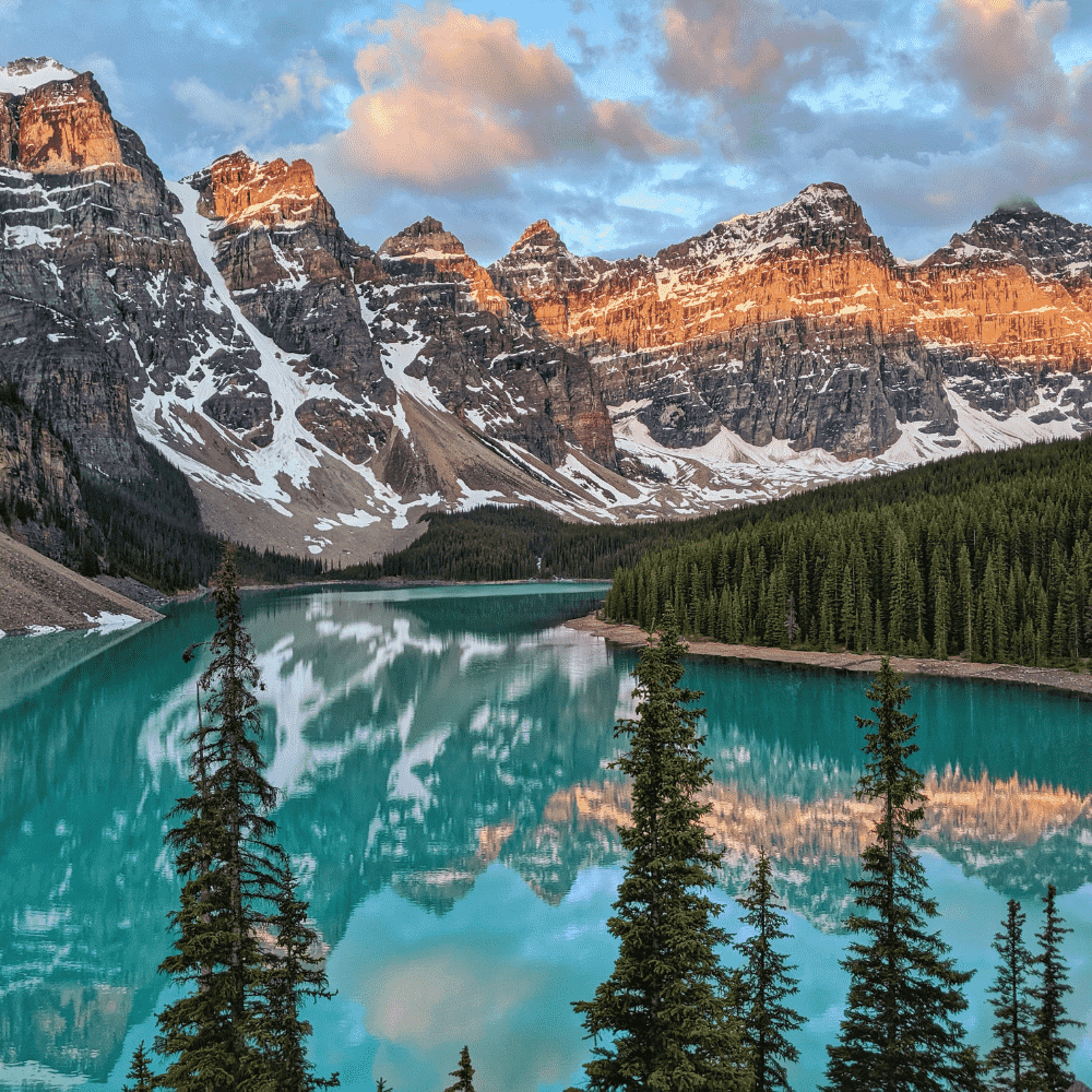 Canada eSIM – Moraine Lake turquoise water surrounded by pine forest and Rocky Mountains in Banff, travel eSIM for Canada
