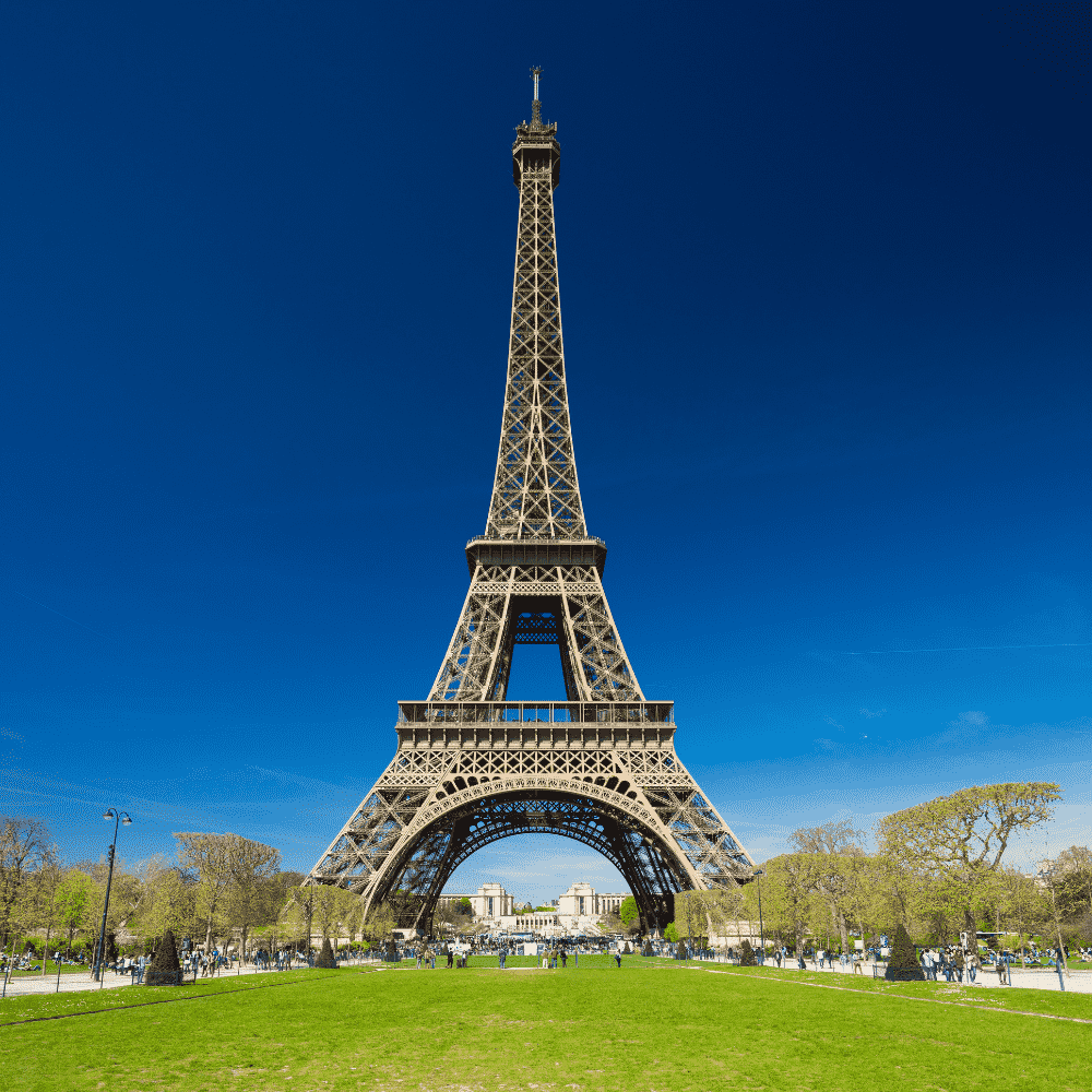 France eSIM – Eiffel Tower under blue sky in Paris, travel eSIM for France
