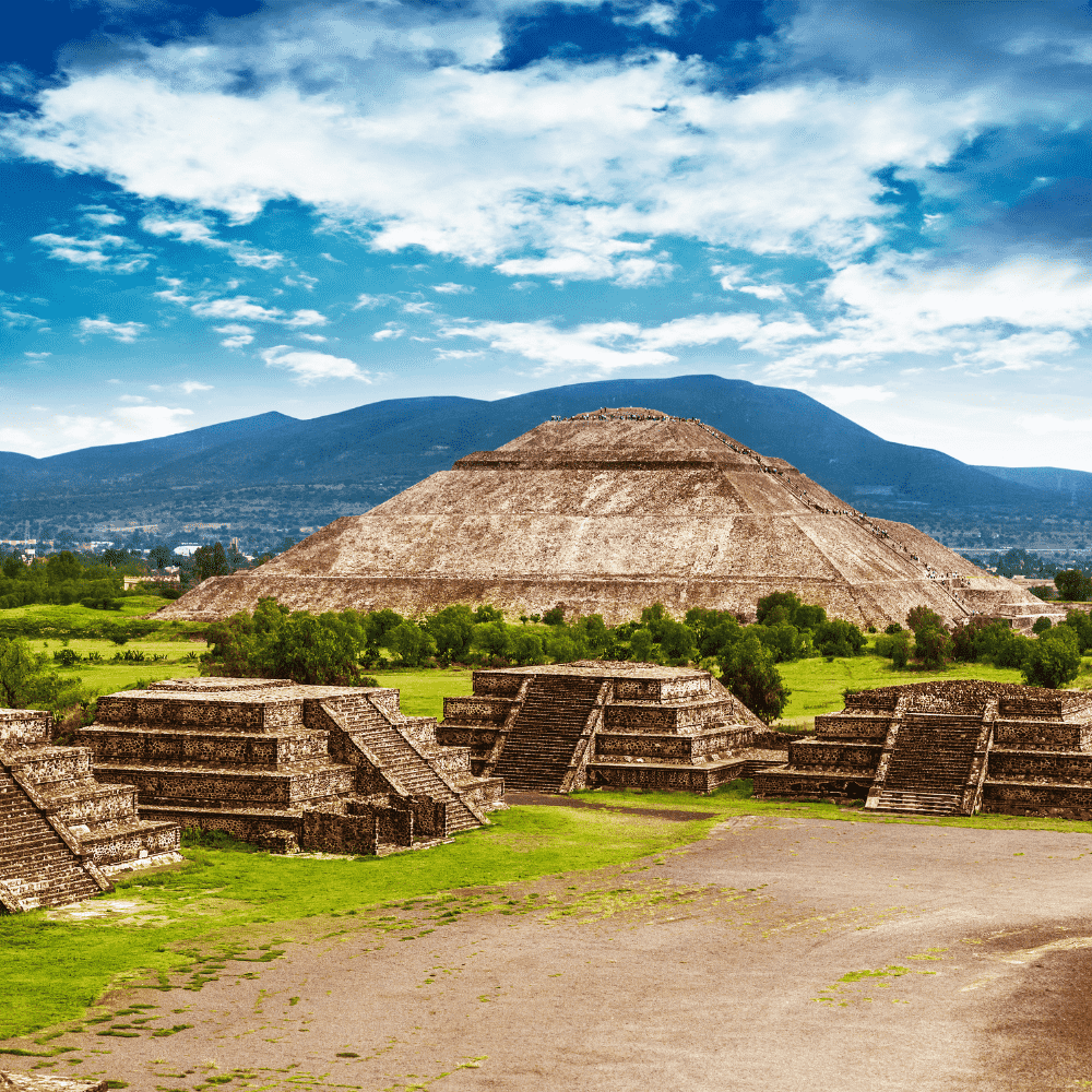 Mexico eSIM – Pyramid of the Sun at Teotihuacan ancient ruins under blue sky, travel eSIM for Mexico
