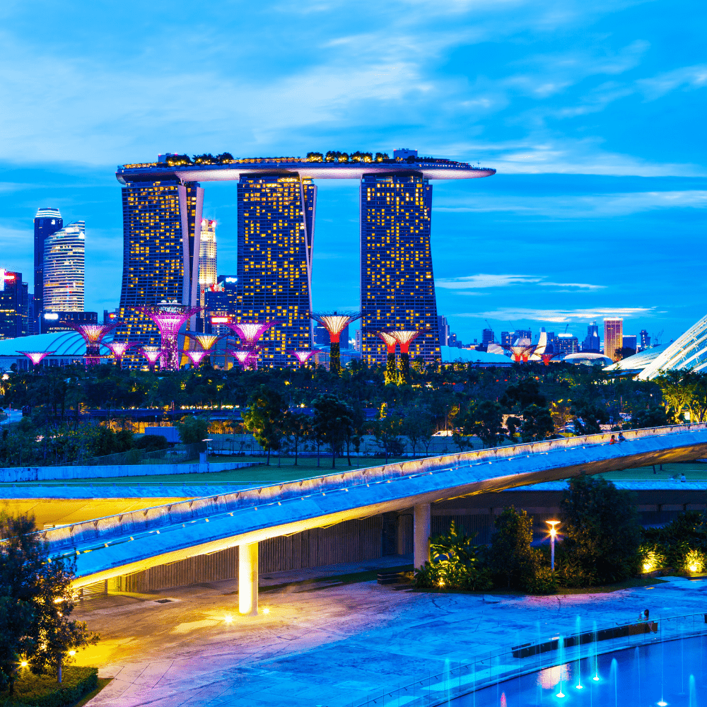 Singapore eSIM – Marina Bay Sands hotel and Gardens by the Bay Supertrees illuminated at twilight, travel eSIM for Singapore
