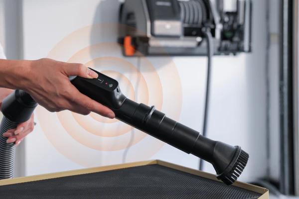 Giraffe Tools Grandstorm Vacuum Cleaner 30ft Retractable 20KPA Suction 6 Nozzles 4.5 Gallon Dustbin Wall Mounted Wet Dry Home Cleaning Solution