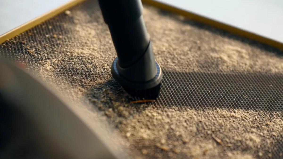 Giraffe Tools Grandstorm Vacuum Cleaner 30ft Retractable 20KPA Suction 6 Nozzles 4.5 Gallon Dustbin Wall Mounted Wet Dry Home Cleaning Solution