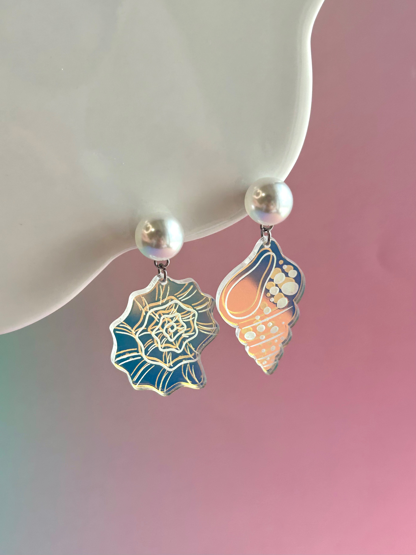 Maladoxo Acrylic Handmade Pearl Conch Holiday Earrings