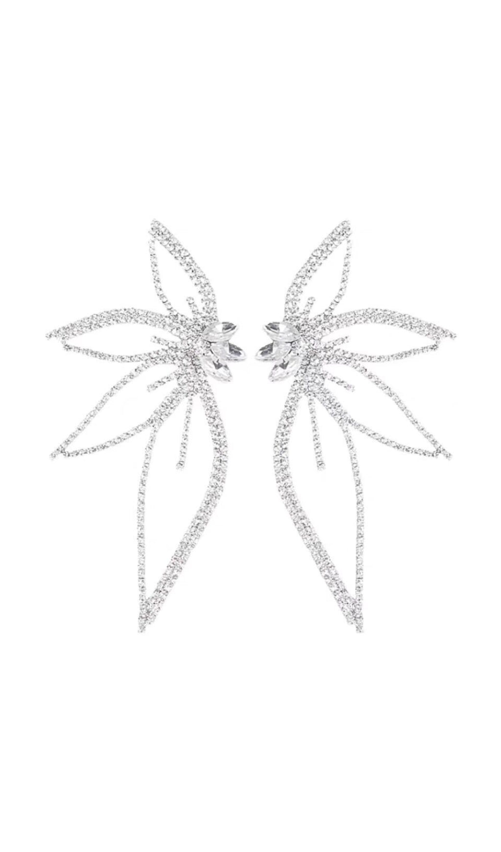 Pamuhue Crystal Flower Earrings in Silver