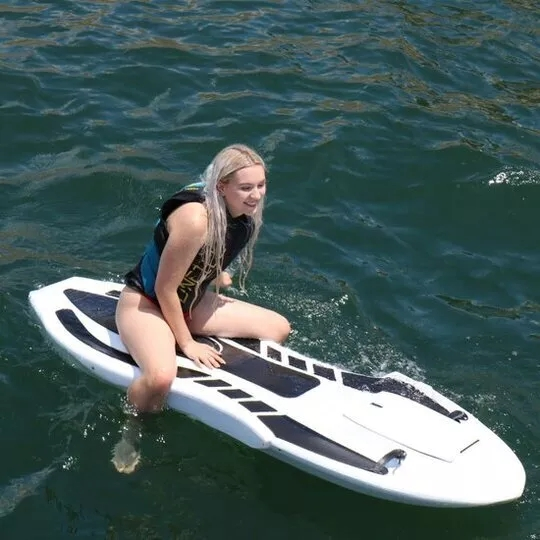 La mejor tabla de surf de verano con boya para piscina que necesitas