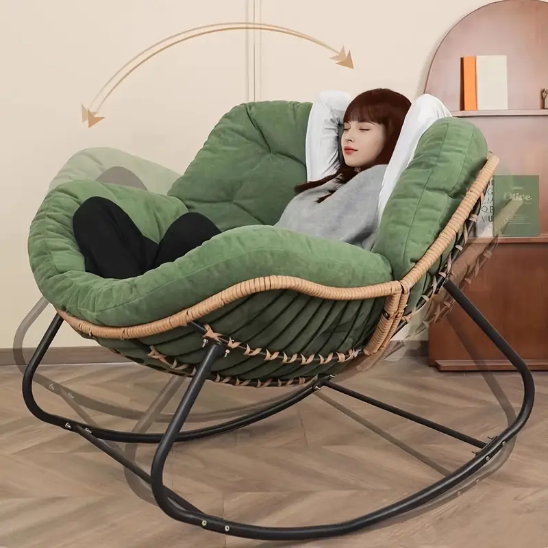 Silla de Balancín Beige en Forma de Huevo con Asiento Acolchado