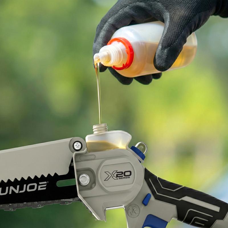 Motosierra Sun Joe Mini de 6 pulgadas inalámbrica - Sierra de poda eléctrica ligera de una sola mano para hombres y mujeres, personas mayores, jardinería, camping, leña - Incluye cadena de repuesto + cargador + aceite + guantes + estuche rígido | Idea de