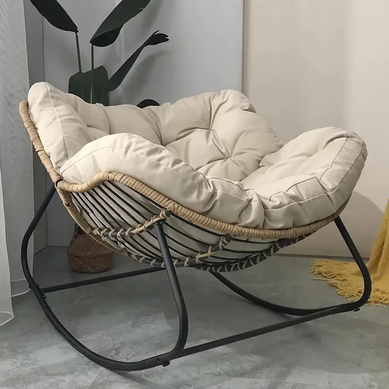 Silla de Balancín Beige en Forma de Huevo con Asiento Acolchado