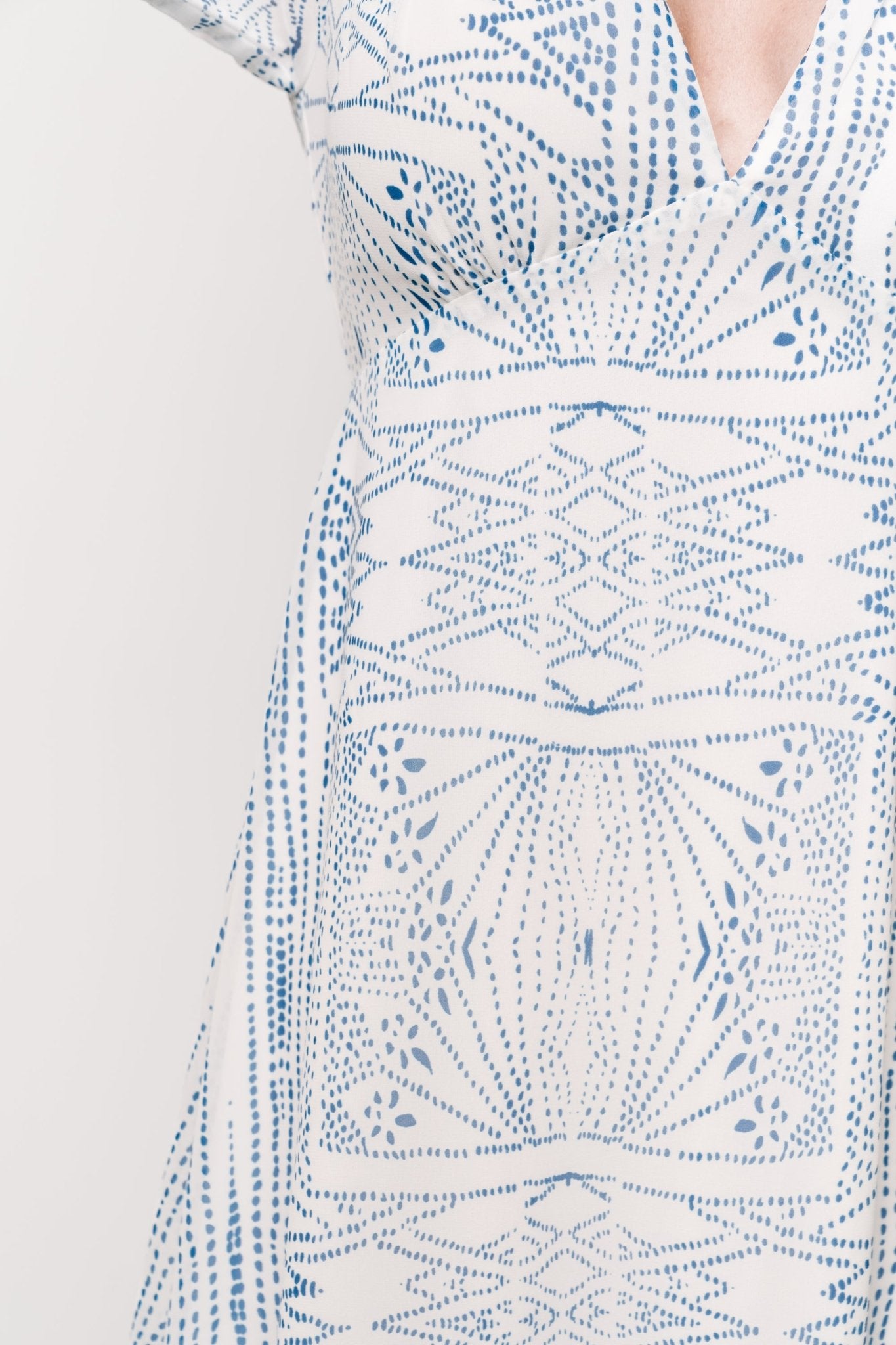Skyla Deep V Maxi Dress | Blue Print-Glamsiq