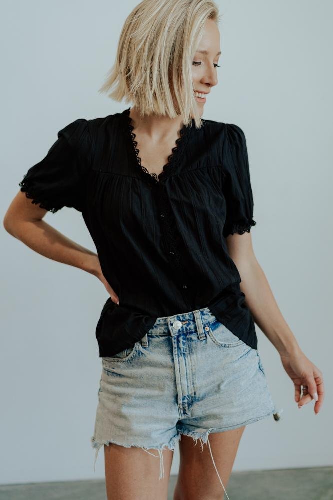 Sloane Button Top | Black-Glamsiq
