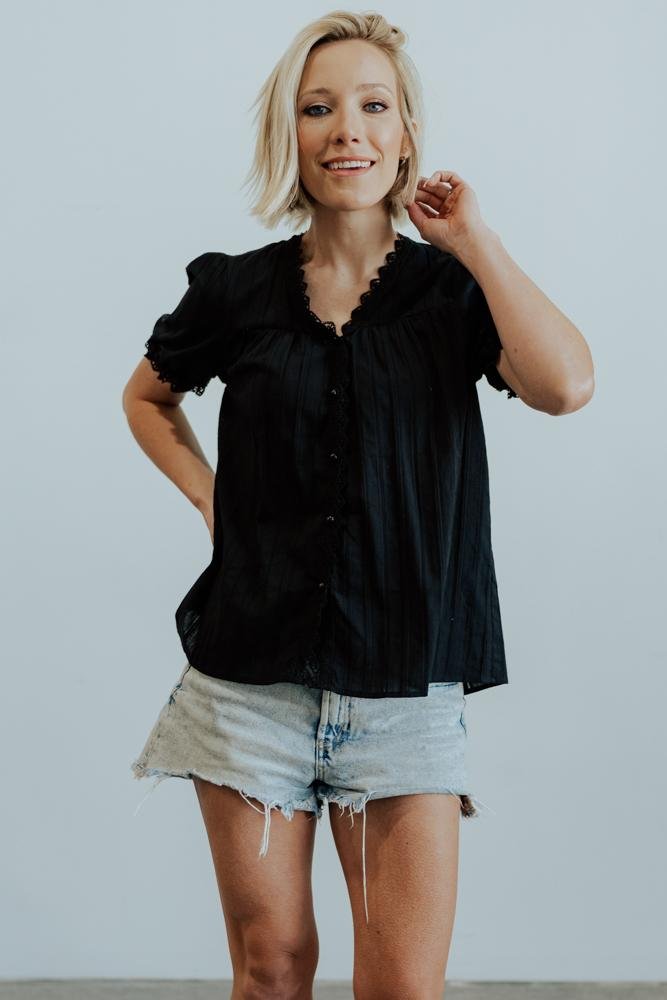 Sloane Button Top | Black-Glamsiq