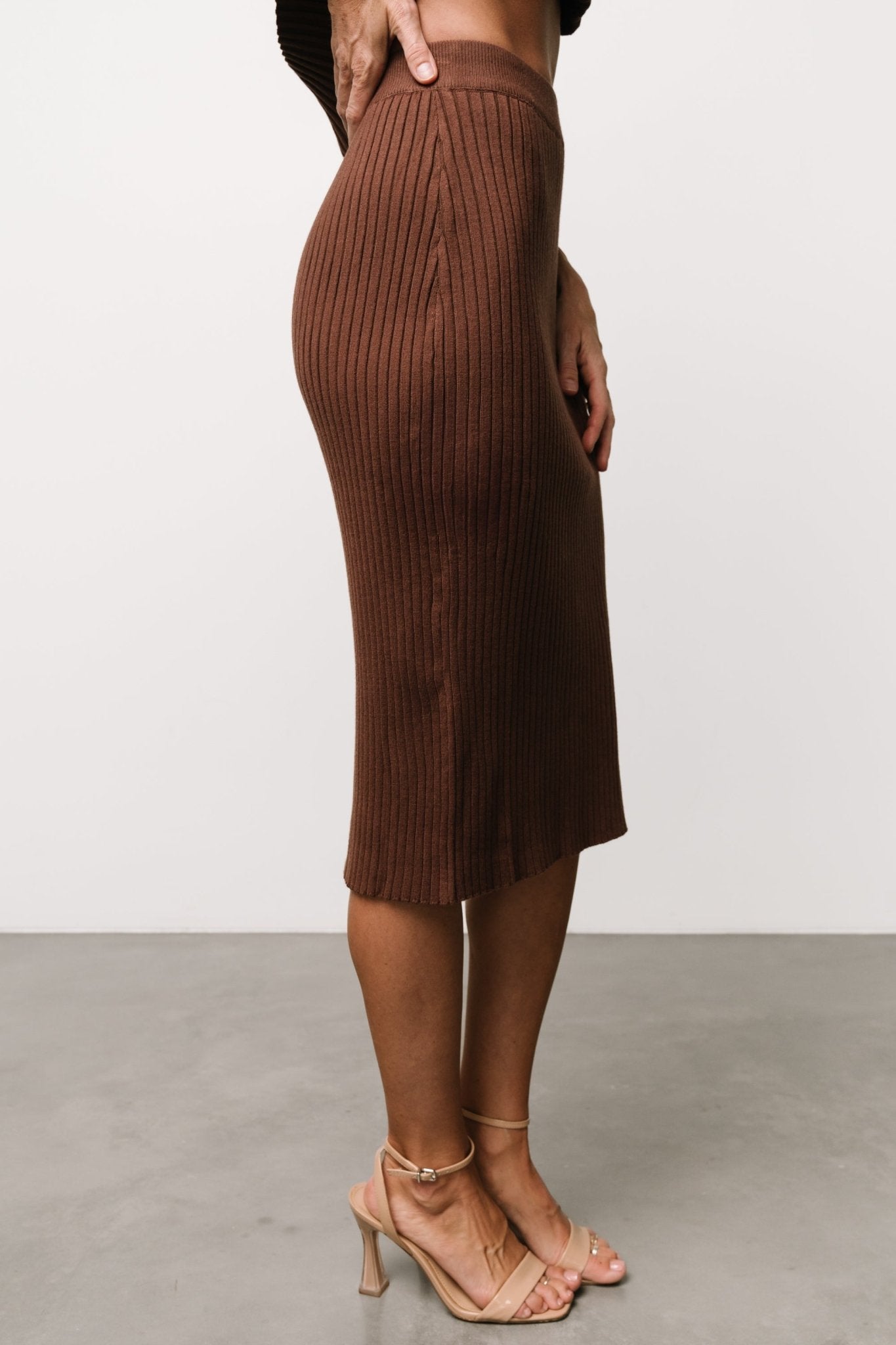 Stormi Ribbed Midi Skirt | Brown-Glamsiq