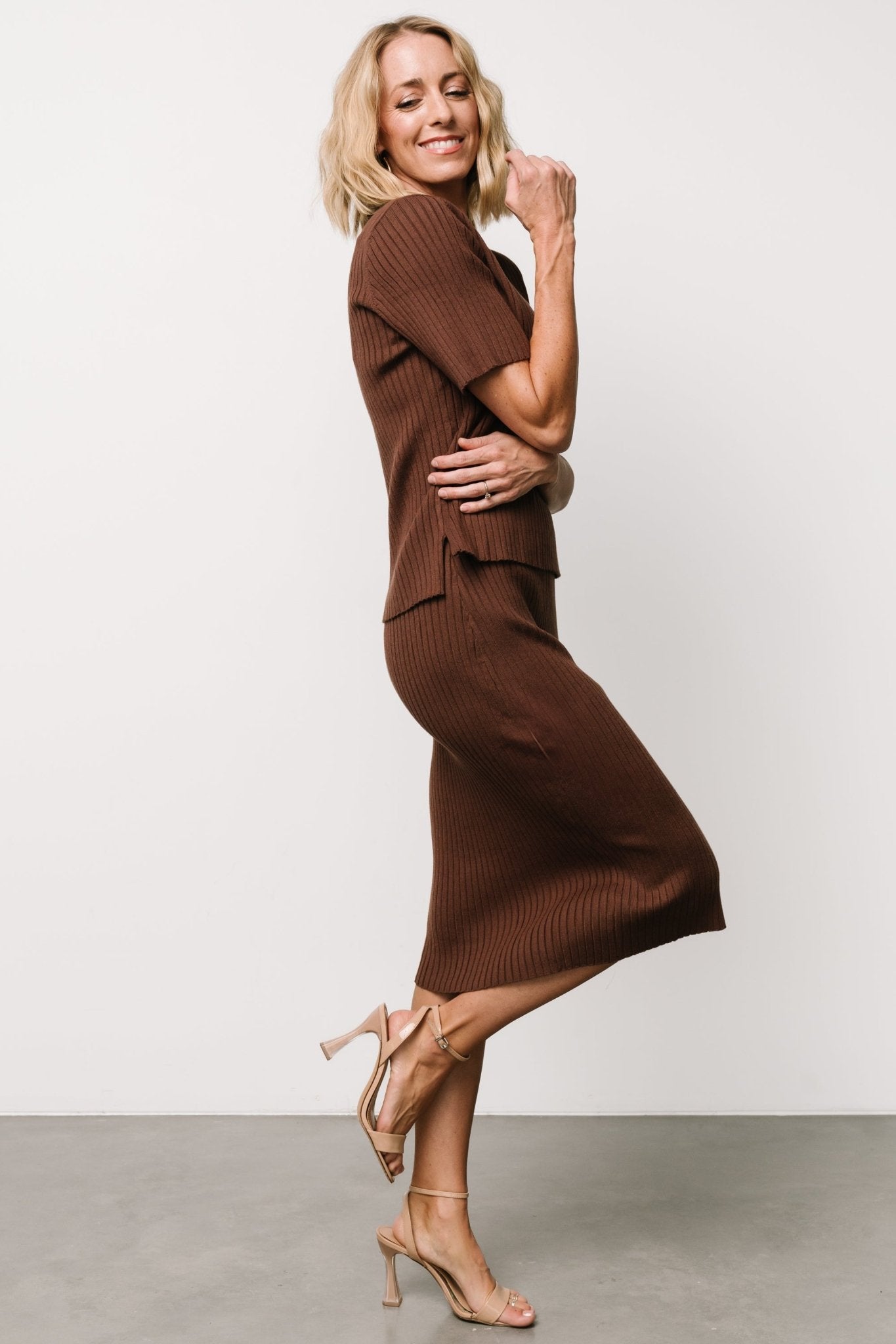 Stormi Ribbed Midi Skirt | Brown-Glamsiq