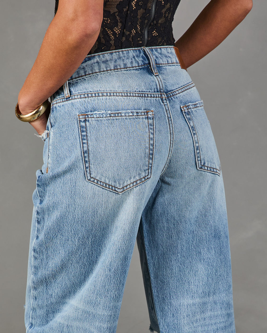 Reworked Frame Rigid Mid Rise Distressed Barrel Leg Jeans-chiciza