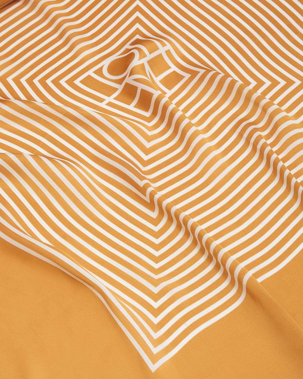 Somaya Square Scarf-chiciza