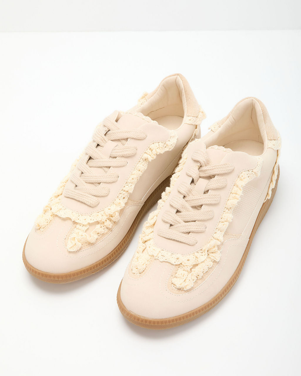 Winslet Lace And Pearl Charm Sneakers-chiciza
