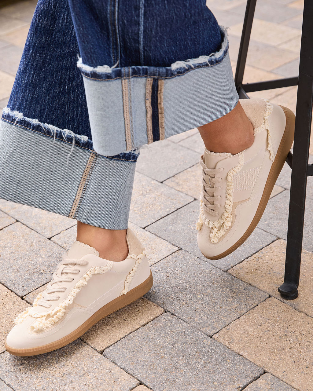 Winslet Lace And Pearl Charm Sneakers-chiciza