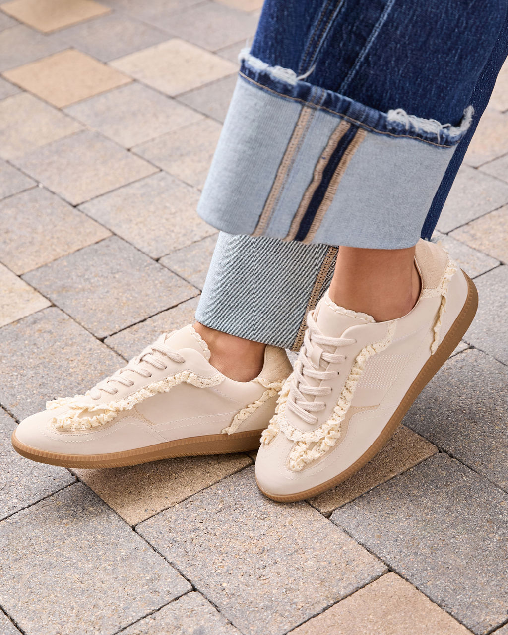 Winslet Lace And Pearl Charm Sneakers-chiciza