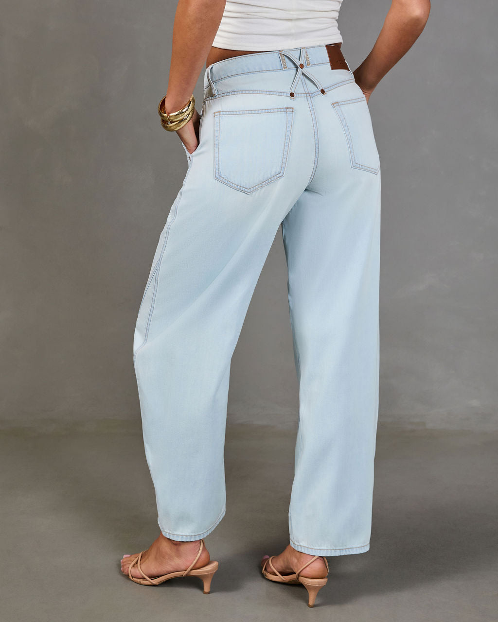 Washed Light Rigid Mid Rise Barrel Leg Jeans-chiciza