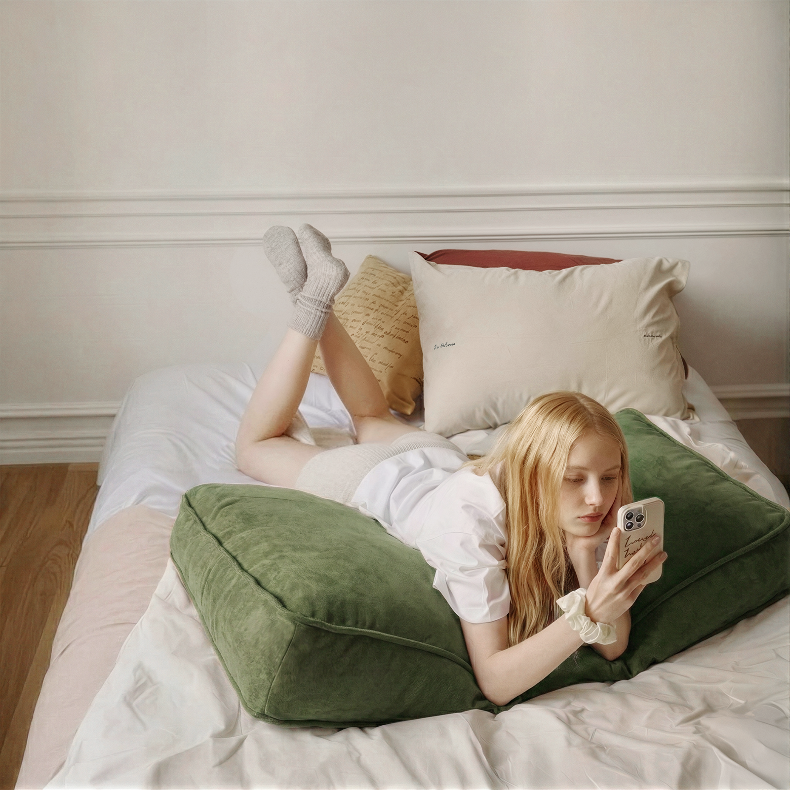 Wave-Shaped Backrest Pillow