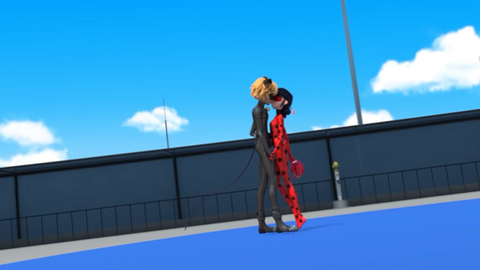 ladybug & cat noir kiss scene